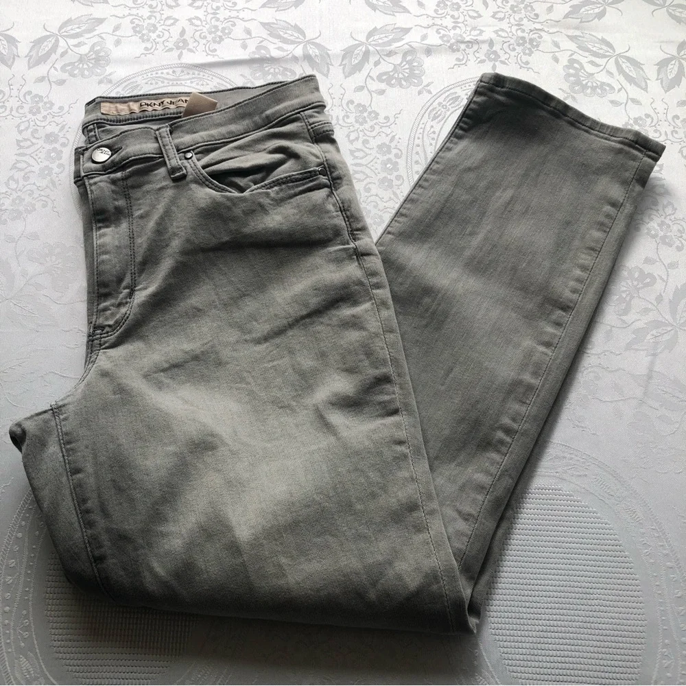 DKNY Y2K Jeans Women’s Size 12 Gray Cropped Denim Pants Skinny-Fit Stretchy
